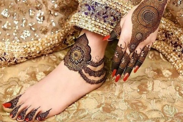 Jewelry Pattern Mehandi Design for Legs for Bride