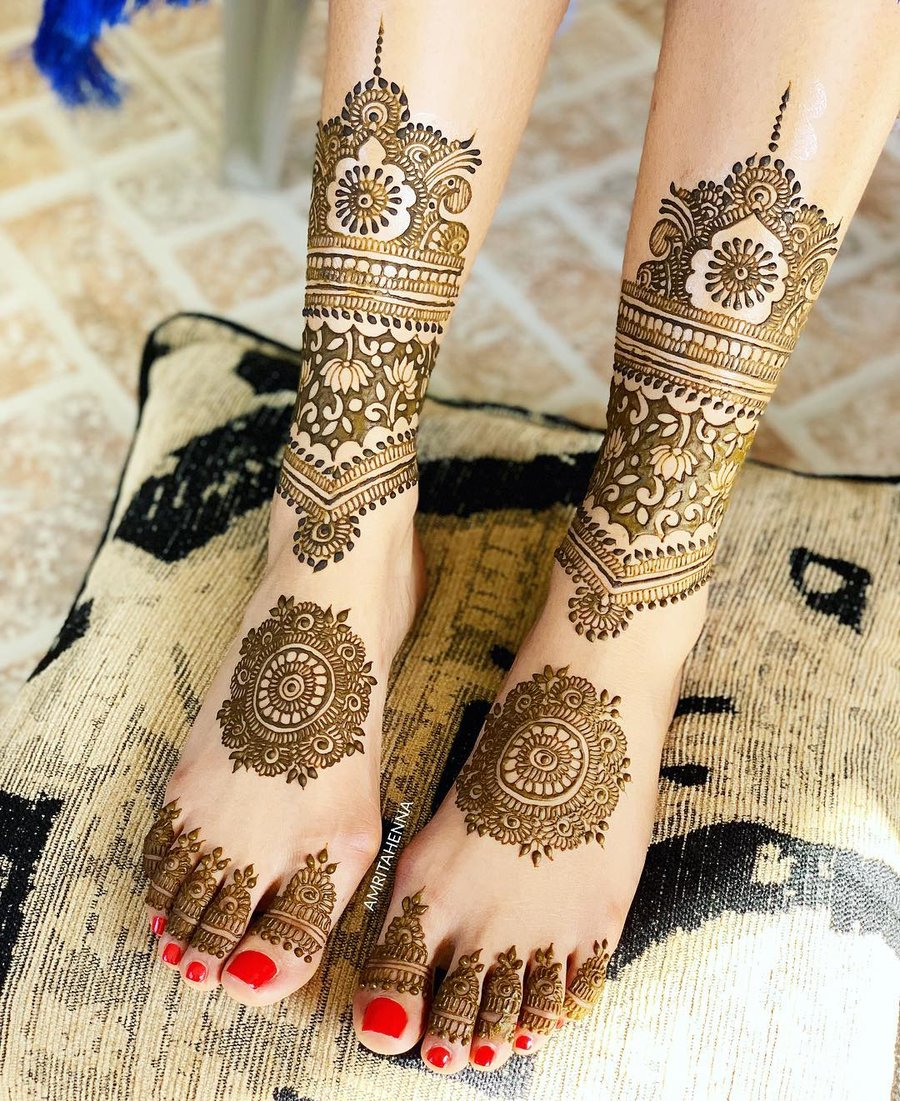 Mandala Bridal Legs Mehndi Design