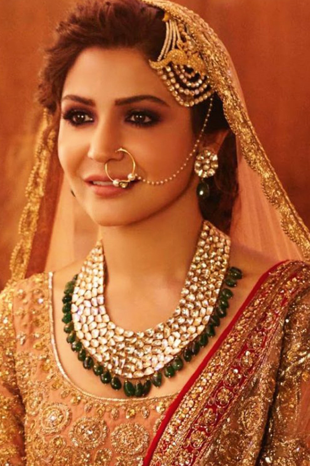 Muslim bridal jewellery Pasa or Jhumar plays a great role in enhancing the look of the bride.