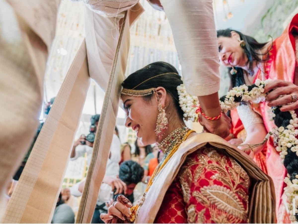 10 Most Gorgeous Maang Tikka Hairstyles That We Spotted on Real Brides 10 Most Gorgeous Maang Tikka Hairstyles That We Spotted on Real Brides