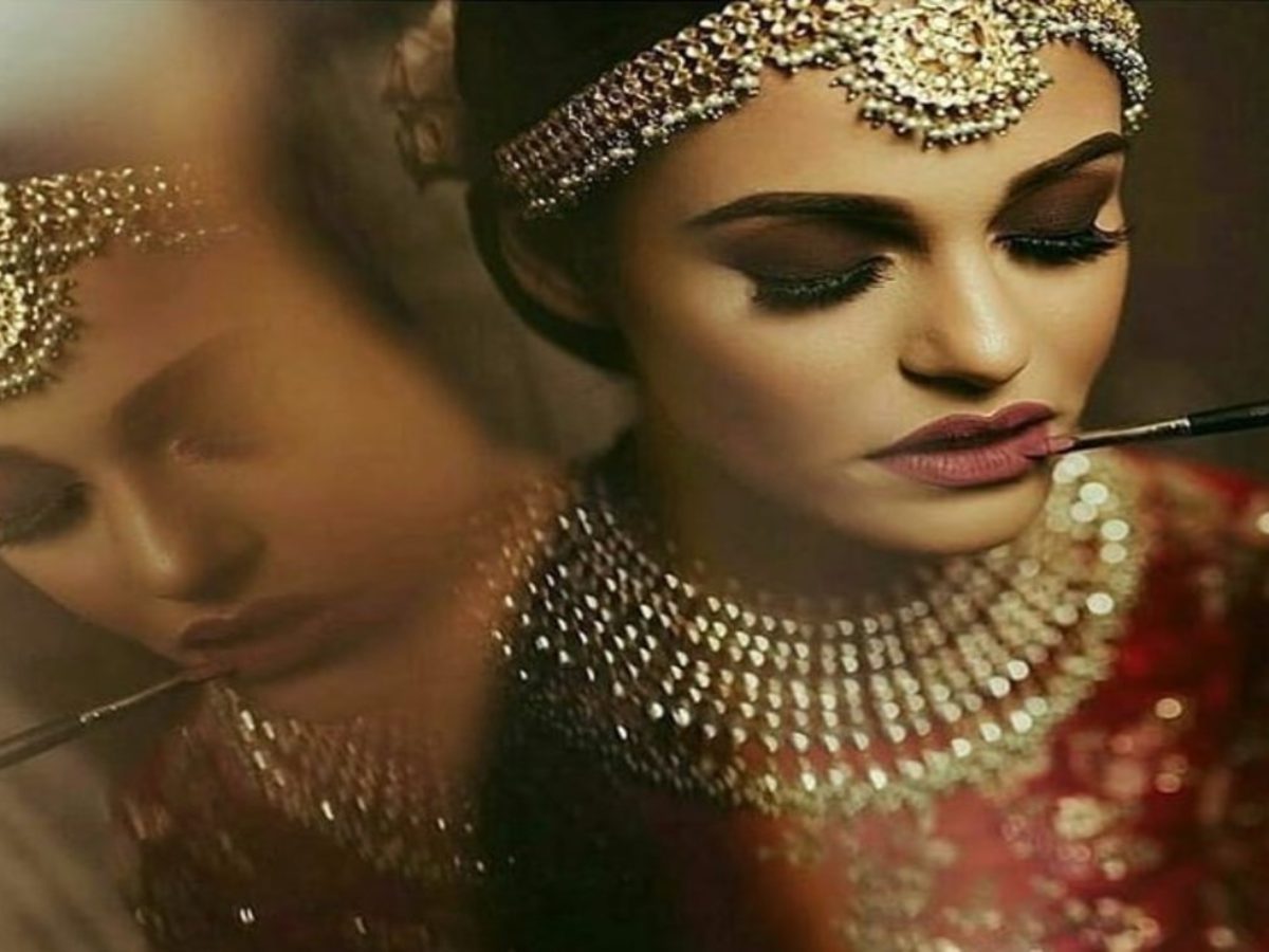 Smokey Eye Wedding Makeup looks that are easy to create and last long Smokey Eye Wedding Makeup looks that are easy to create and last long