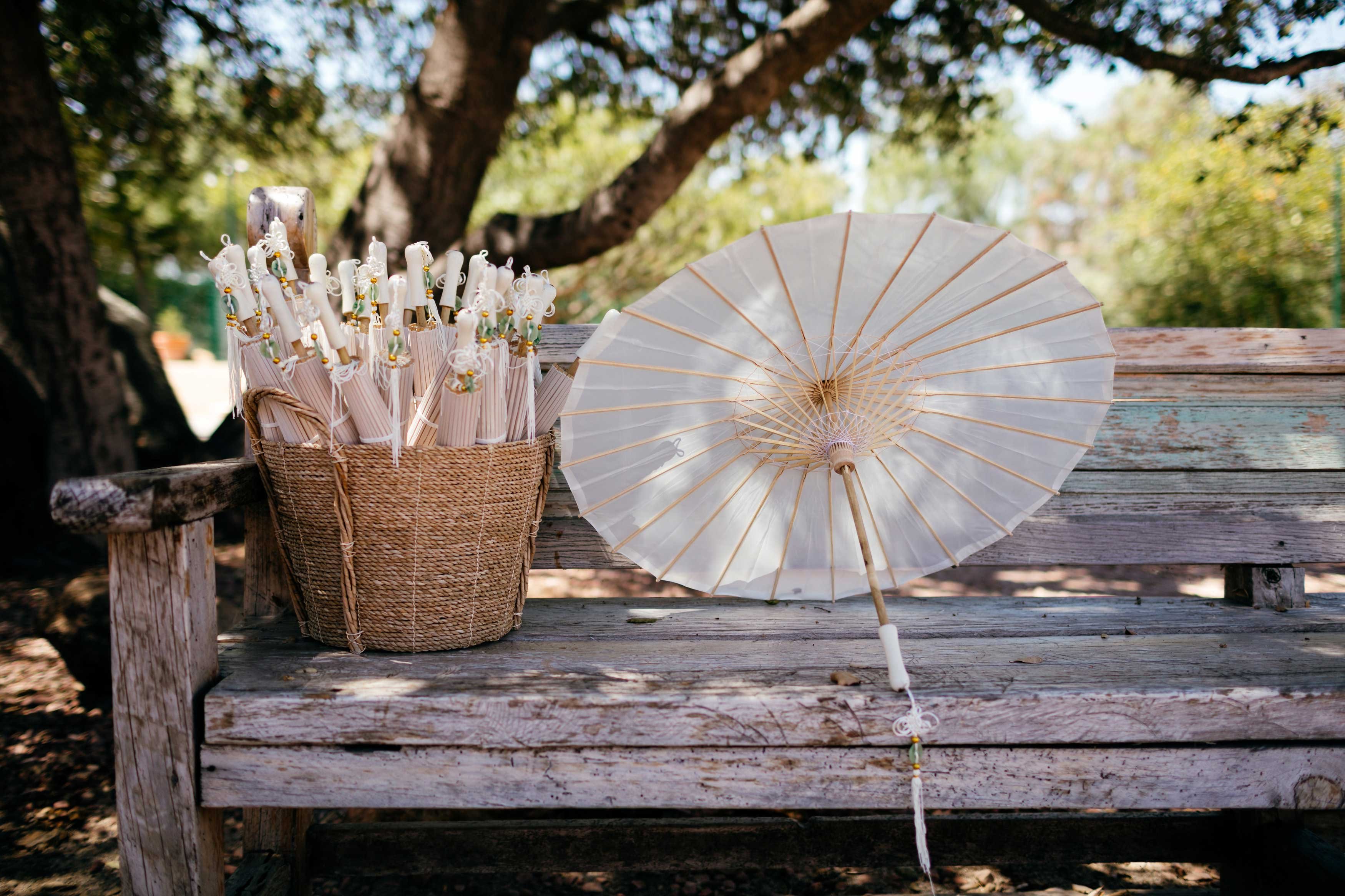 parasols as wedding favor ideas