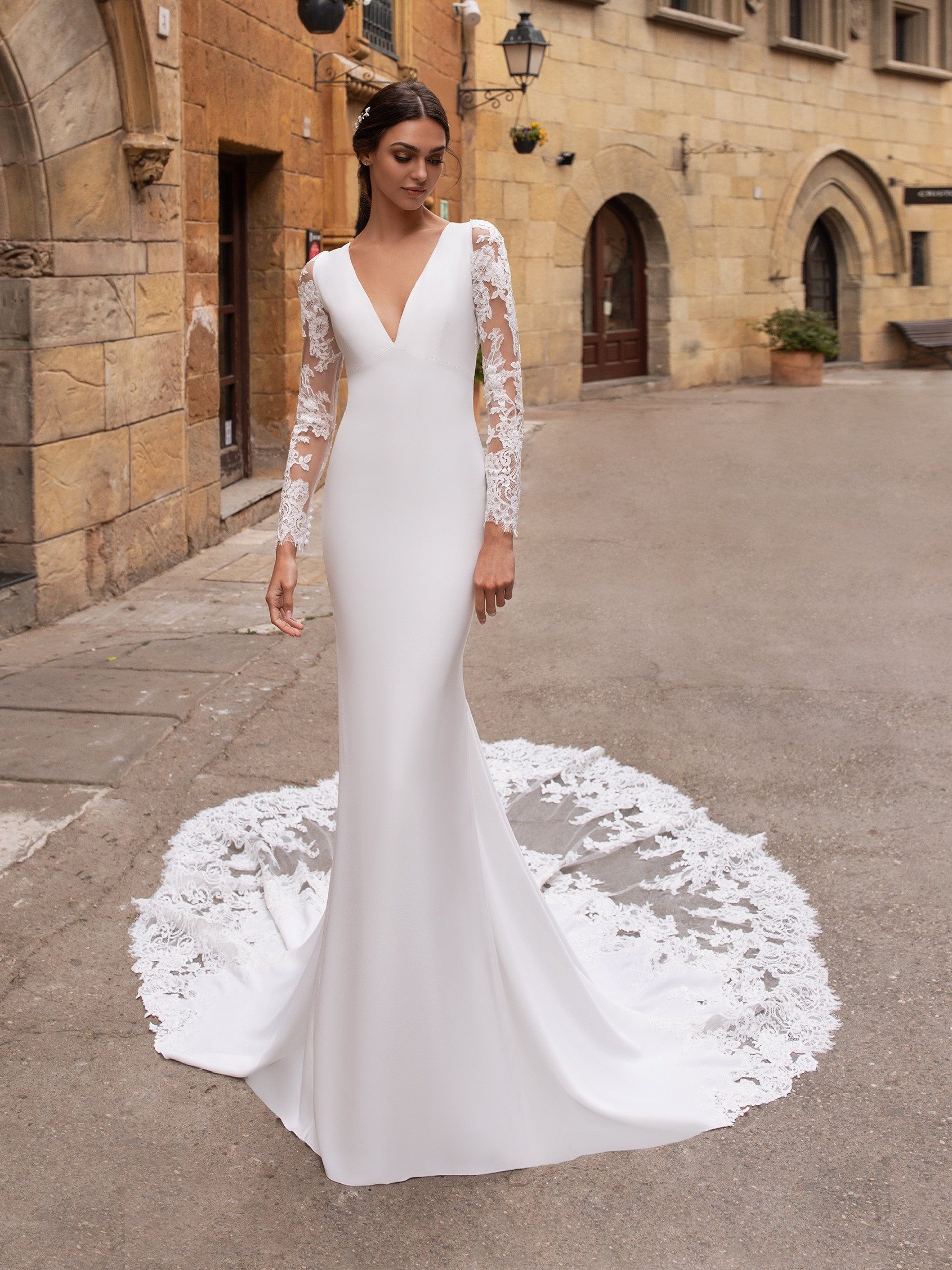 v cut Long Sleeve Wedding Dresses