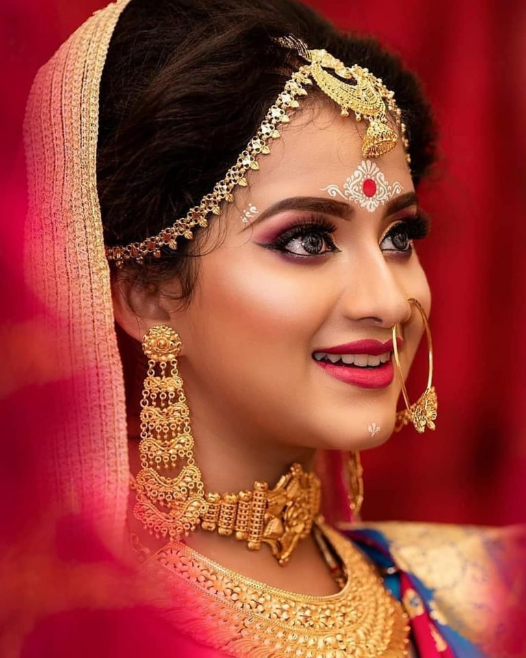 center bengali bride bindi design