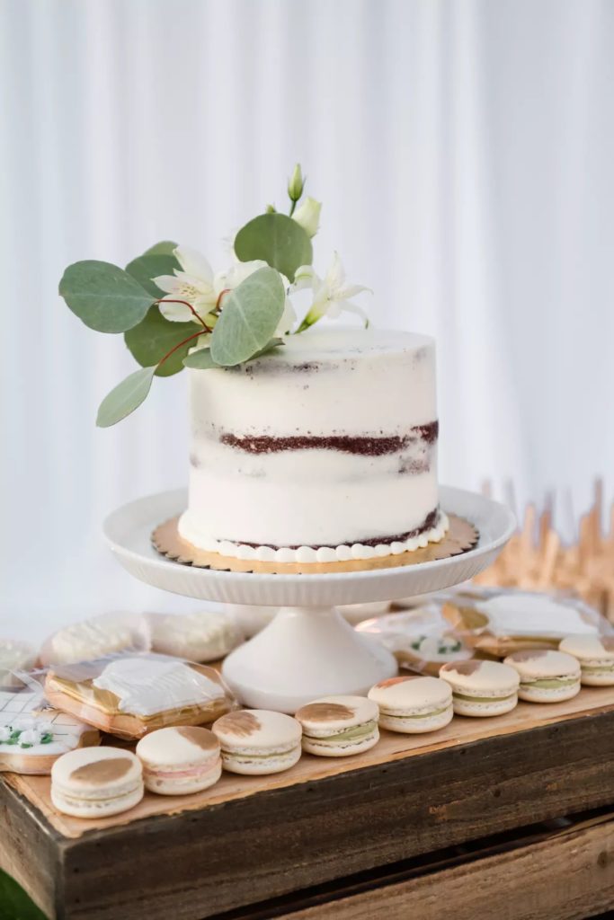 chocolate and vanilla unique engagement cake designs