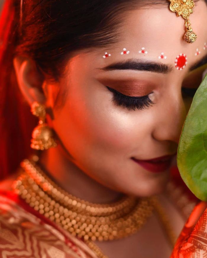 minimalist bengali bride bindi design