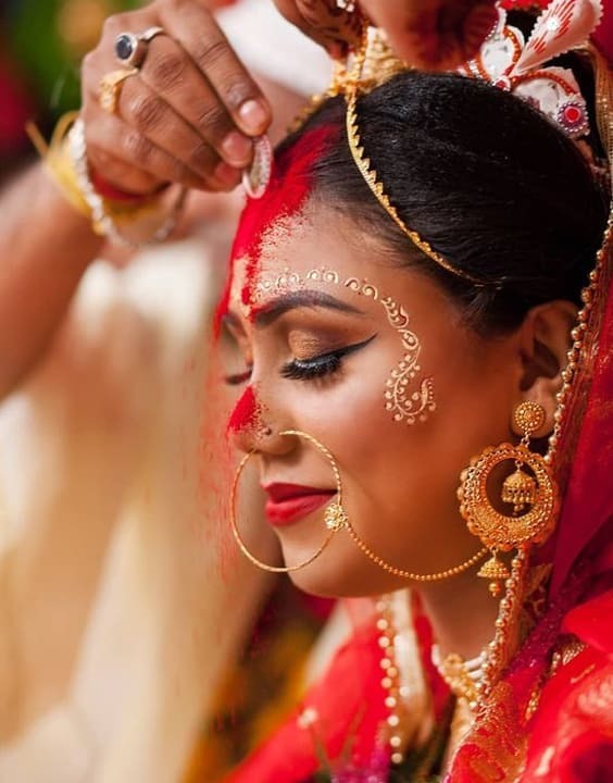 on the cheeks bengali bride bindi design