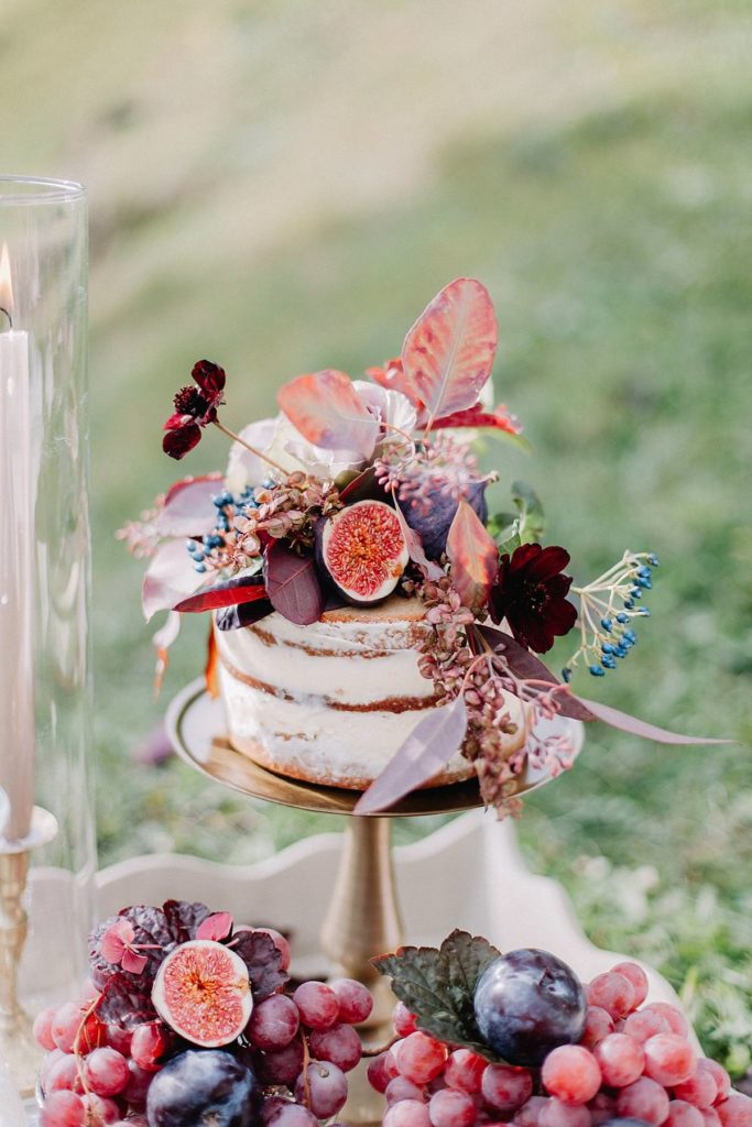 season specific unique engagement cake designs