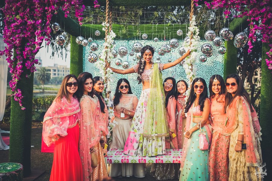 THE SASSY BRIDESMAID POSE