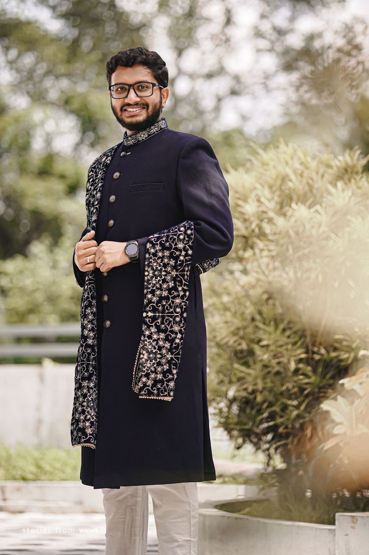 The Side Groom Poses