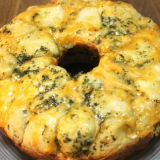 Delectable Cheesy Garlic Bread