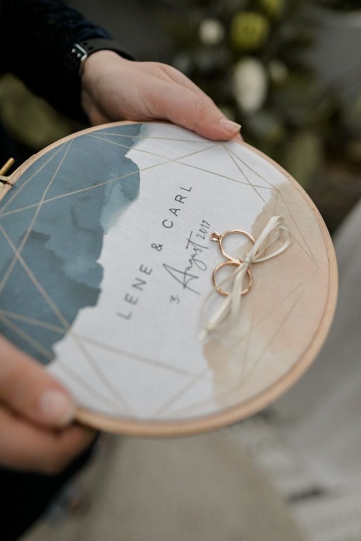 Artistic Ring Bearer Holder