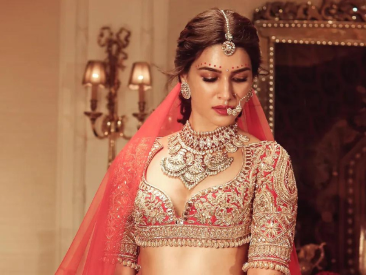 How To Wear Maang Tikka- Best Elegant Ways For Brides How To Wear Maang Tikka- Best Elegant Ways For Brides