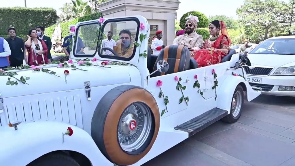 wedding entry ideas - vintage car