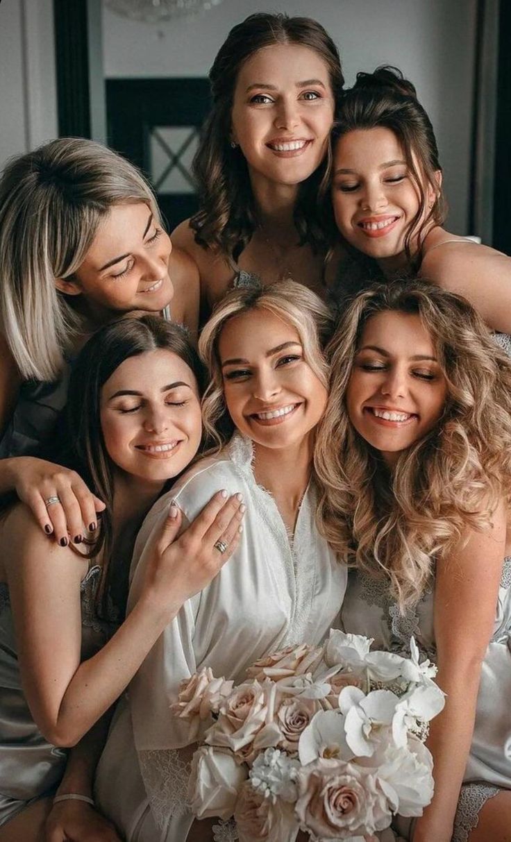 Bridesmaid box_Bridesmaids with bride