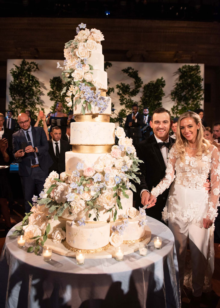 christian wedding ritual Cutting the Wedding Cake