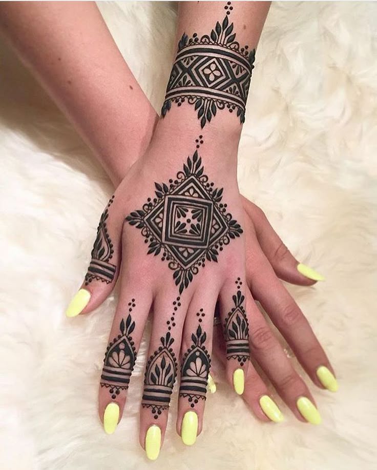 Diamond Shapes mehndi