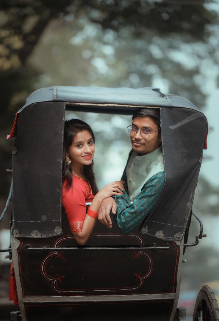 Pre-Wedding Shoot Ideas with Funny, Cute Poses