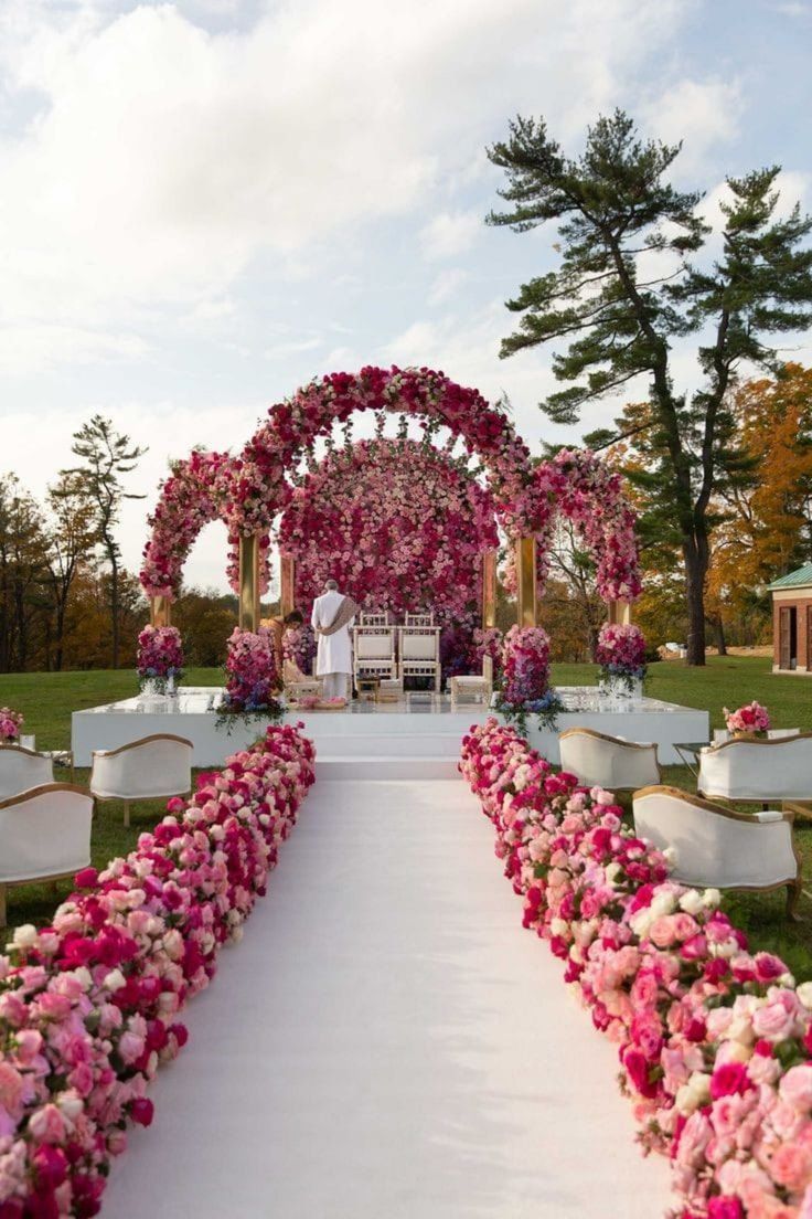 Serene Romantic Wedding Stage Decor