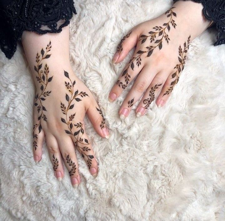 Delicate Vine Trails mehndi