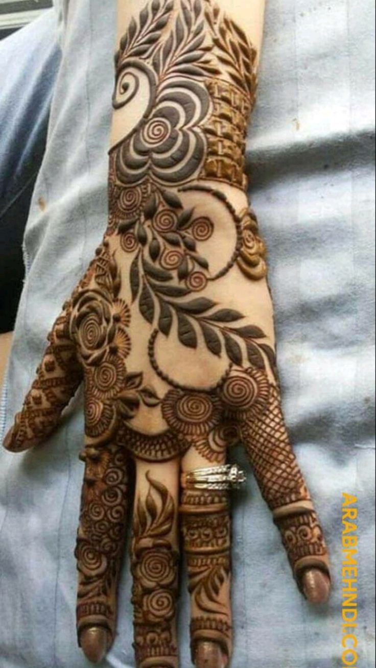 Negative Space Mehendi 