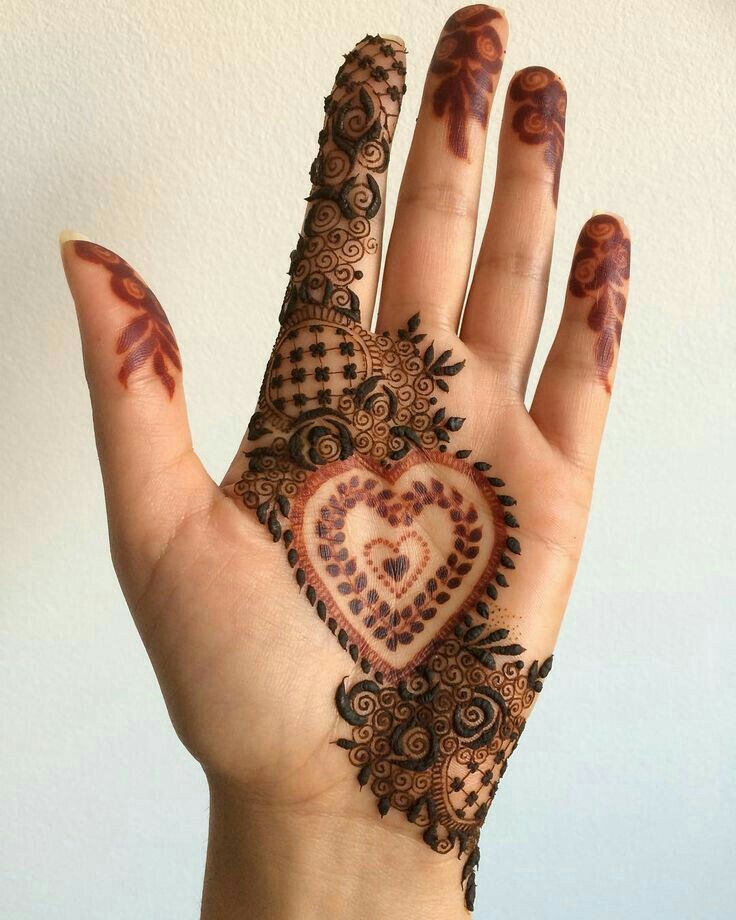 Heart Motif Mehendi 