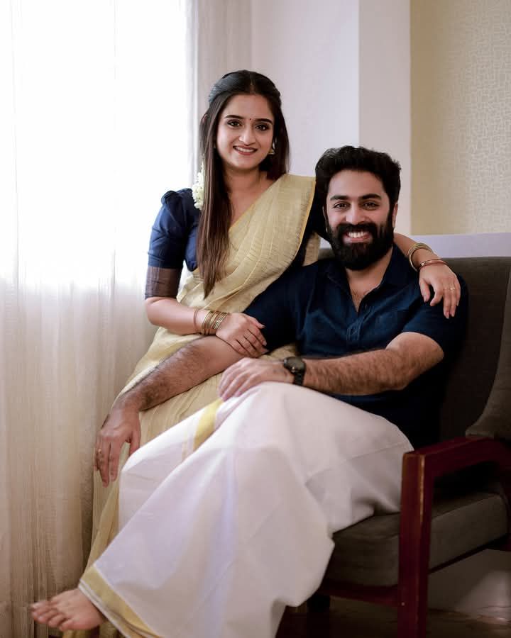Pre-Wedding Shoot Ideas with Funny, Cute Poses