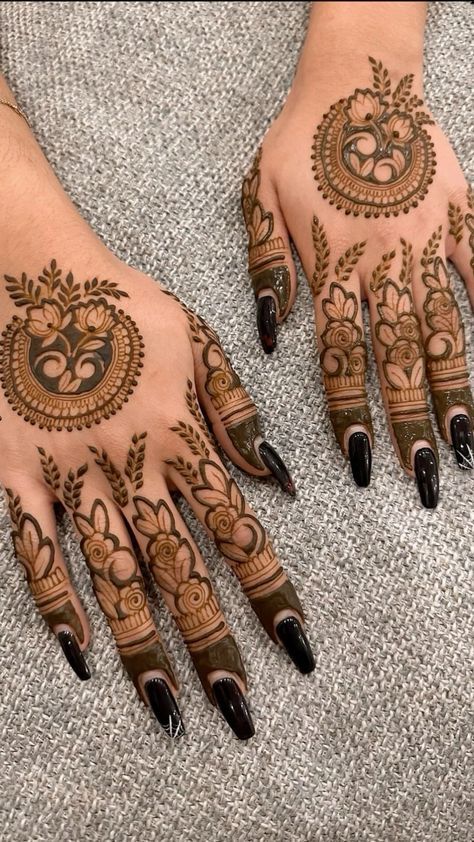 A Versatile Finger Mehendi Design
