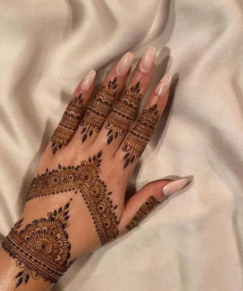 Arabic Minimal Patterns mehndi