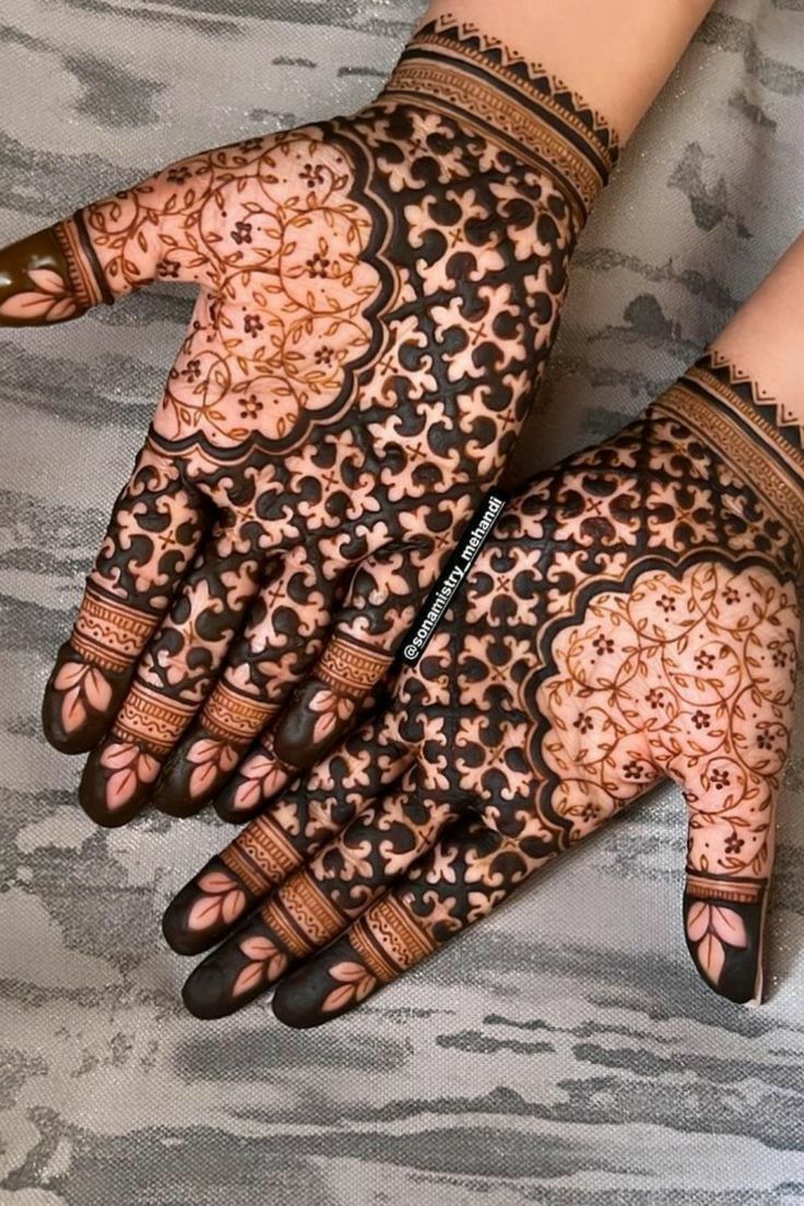 Crossed Lines & Grids mehndi