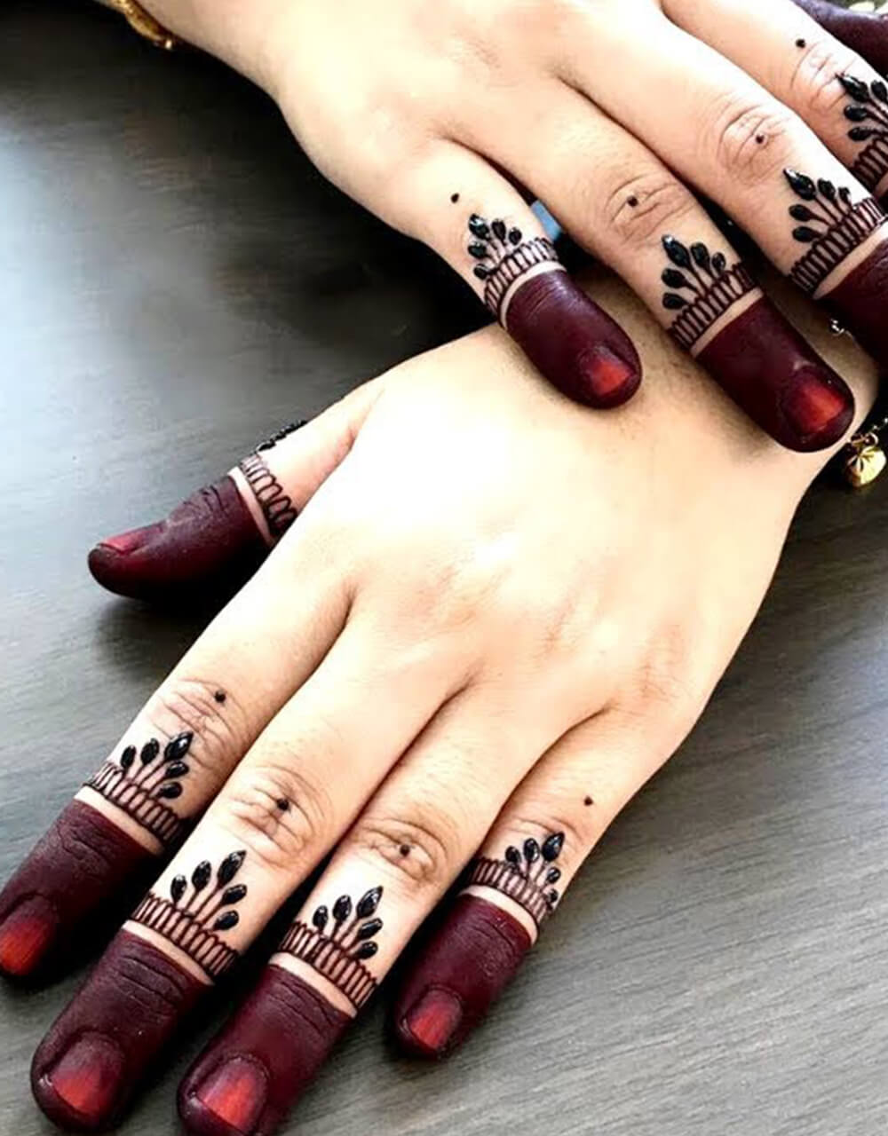 finger tip arabic mehndi design