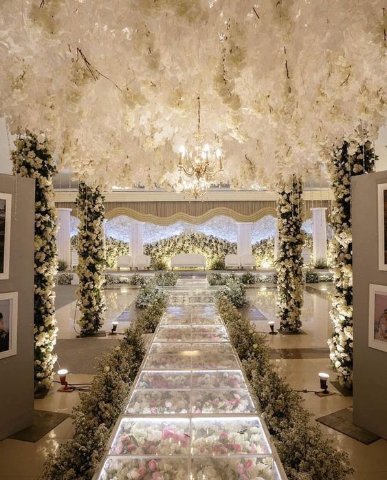 Classic white vintage wedding theme 