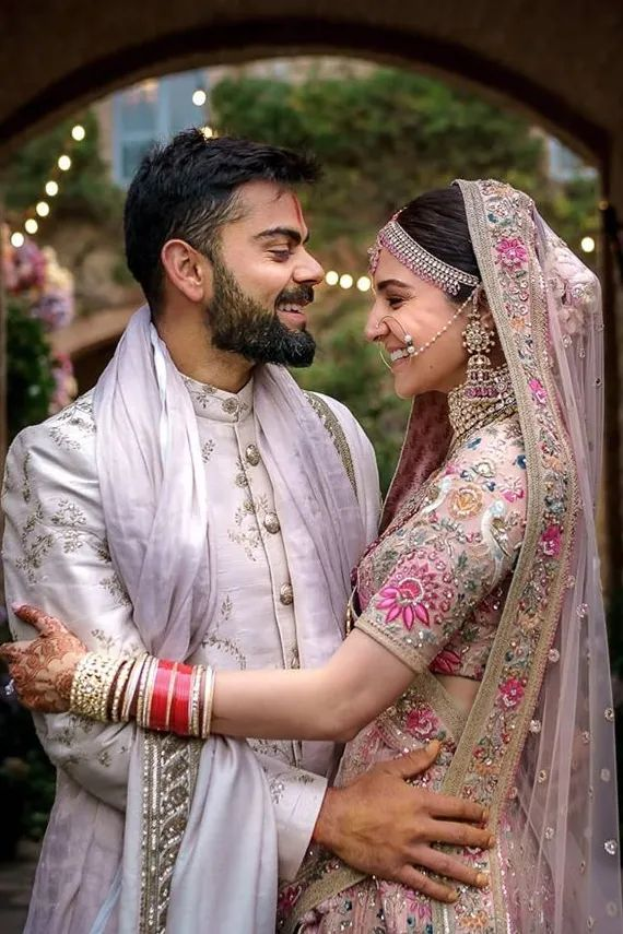 anushka sharma wedding lookn