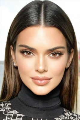 Dmond face shape makeup look 