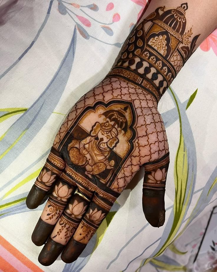 Minimal Ganpati Motif Mehendi design