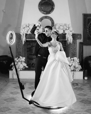 360 degree wedding photo booth capturing slow motion guest videos