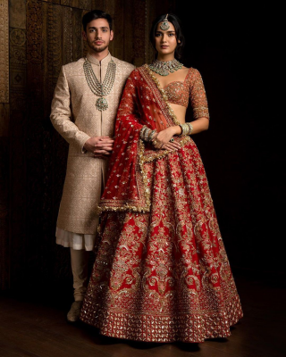 wedding dress combination for bride and groom in red and gold traditional outfits