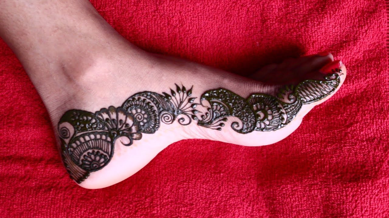 minimalistic feet arabic mehndi design