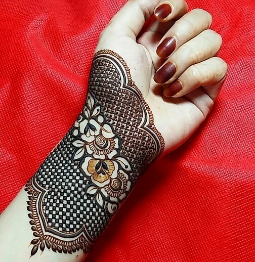 modern checkered arabic mehendi design