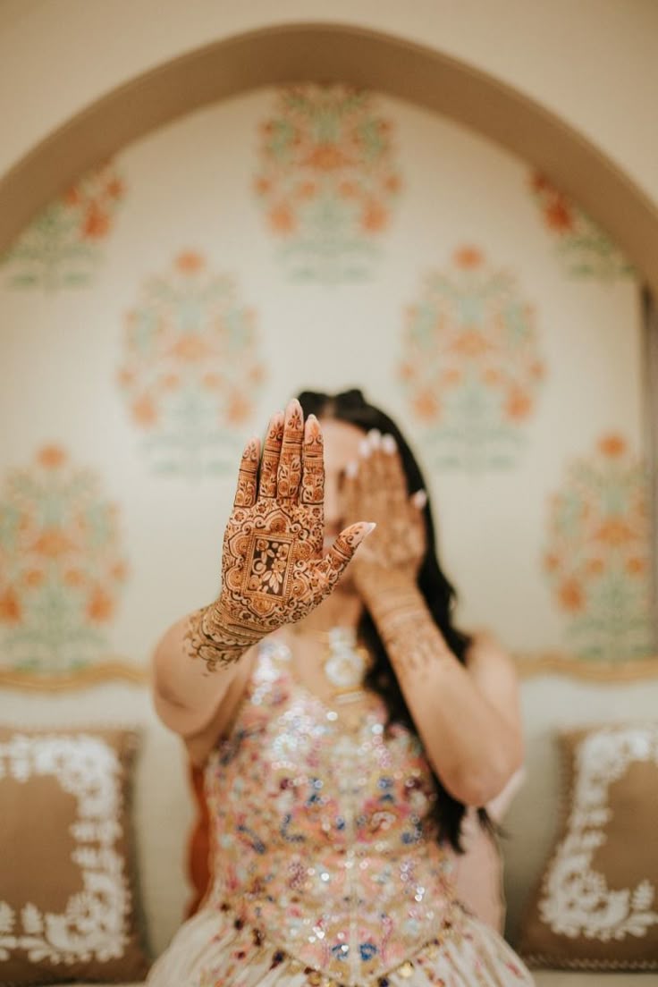 viral mehndi designs_bridal photoshoot
